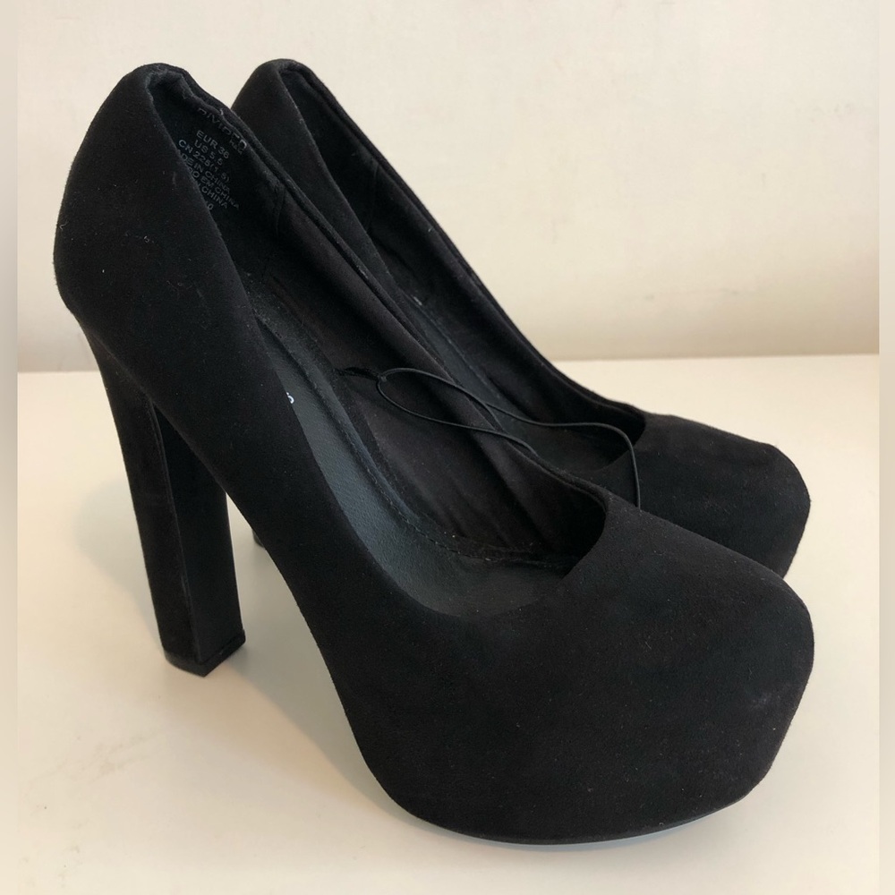 H&M Black Faux Suede Pumps